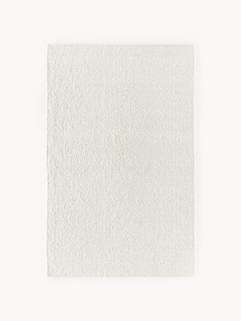 Rankomis austas baltas trumpo plauko kilimas Leah, 160x230 cm, minimalistinio dizaino, tekstūruotas paviršius.