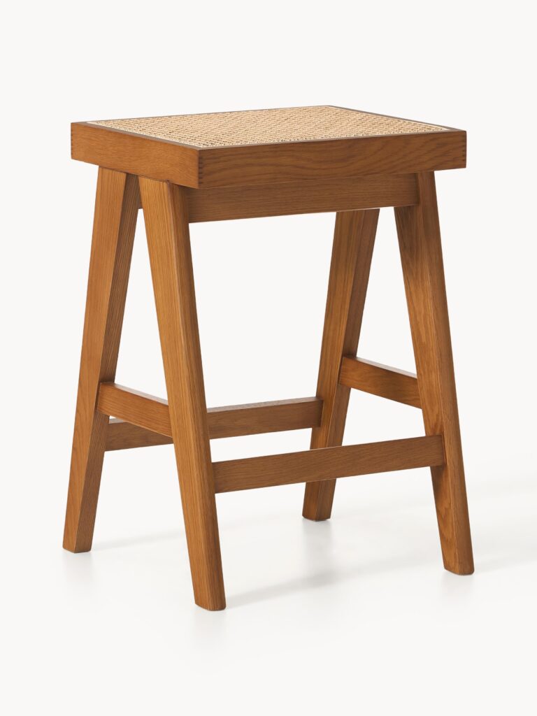 Baro kėdė Sissi, 65 cm, iš FSC® sertifikuotos ąžuolo medienos su natūralaus ratano sėdyne, minimalistinio dizaino.