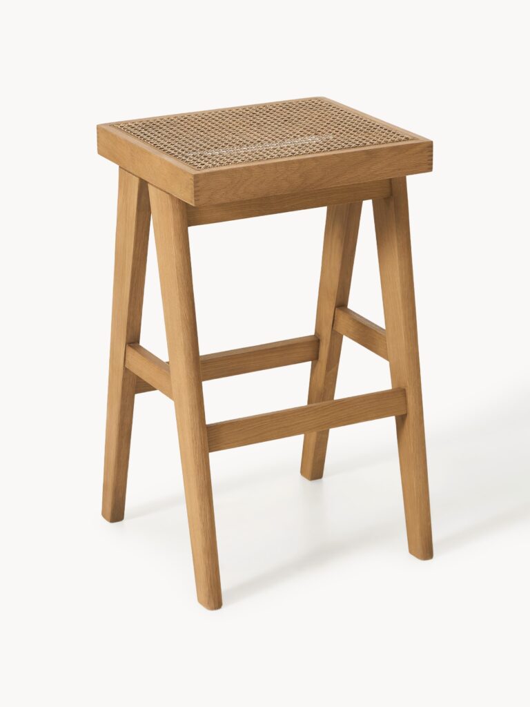 Šviesaus ąžuolo baro kėdė Sissi su natūralaus ratano sėdyne, minimalistinio dizaino, 75 cm aukščio.