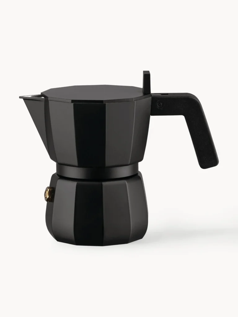 Juodas Moka espreso kavinukas iš aliuminio su vienuolikos briaunų dizainu, šoninis vaizdas, ergonomiška rankena ir moderni forma.